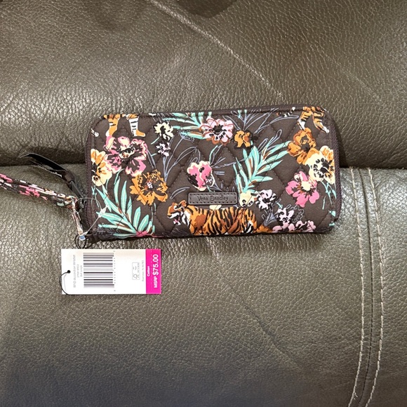Vera Bradley Handbags - Vera Bradley RFID accordion wristlet in Bali jungle